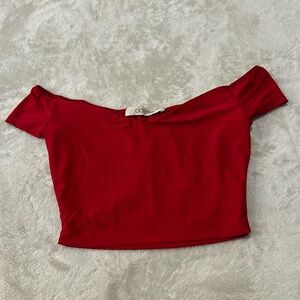 Gorgeous red off the shoulder crop top! 🌹